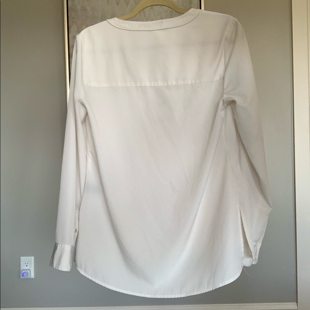 White blouse - Picture 6 of 8